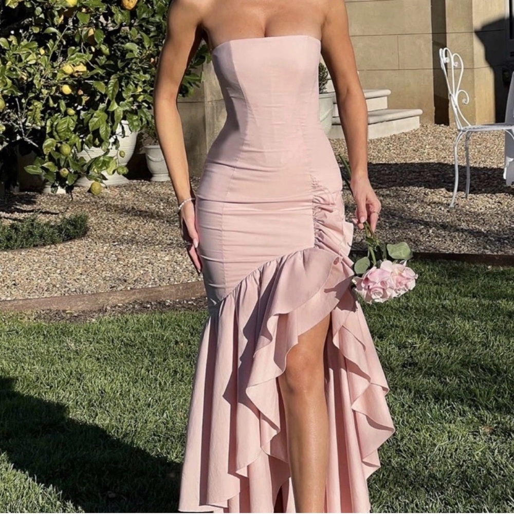 Chic Strapless Blush Dress